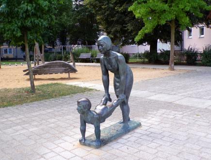 Frankfurt nad Odrą Niemcy Rzeźba - Matka z dzieckiem