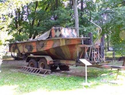 Twierdza Modlin Pojazdy militarne w muzeum