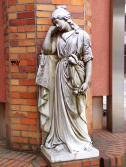 Frankfurt nad Odrą Niemcy Rzeźba - Trauernde Figur